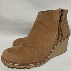 TOMS Womens 9 EU 40 AVERY Leather Wedge Heel Ankle Booties Brown Tan Faux Suede